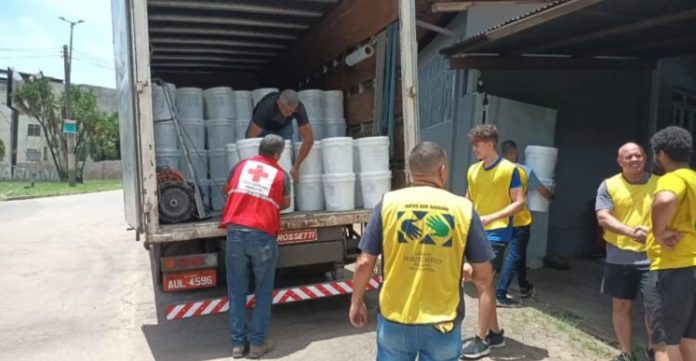 Cruz Vermelha entrega doações aos atingidos pelas fortes chuvas