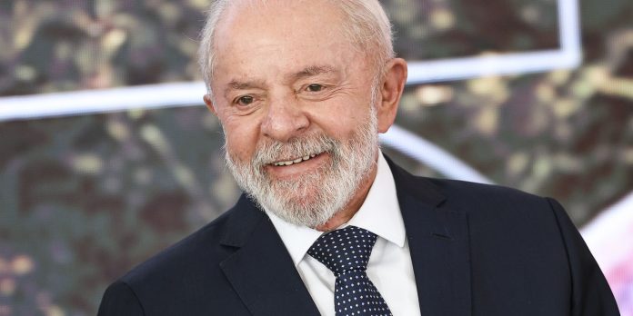 Lula conversa com Putin por telefone e indica viagem à Rússia