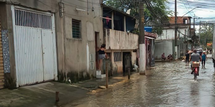 Chuvas em SP: Guarda reprime moradores que buscavam auxílio municipal