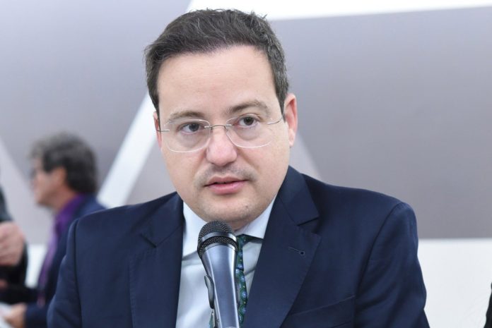 Deputado propõe veto a nomeação de condenados por racismo