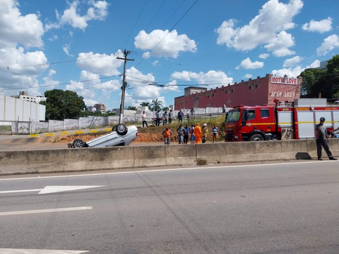 Acidente na MG-050 deixa duas vítimas, incluindo criança de 5 anos, em estado grave