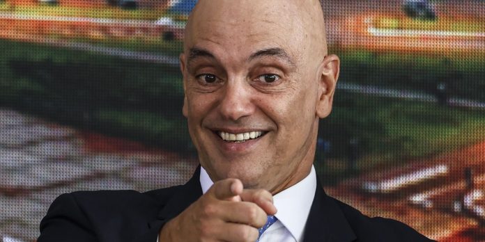 Alexandre de Moraes envia defesas dos acusados de golpe para PGR
