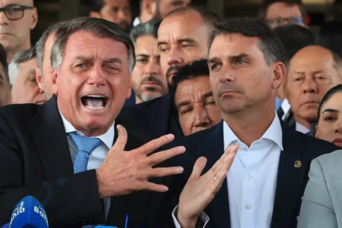Em país marcado por golpes, decisão do STF de tornar Bolsonaro réu é histórica, avaliam juristas