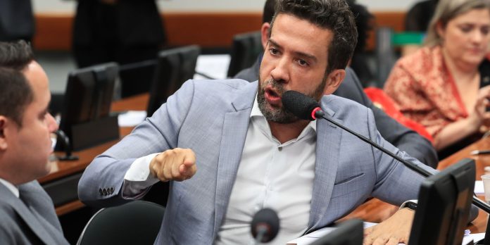 Fux homologa acordo entre PGR e Janones em caso de “rachadinha”