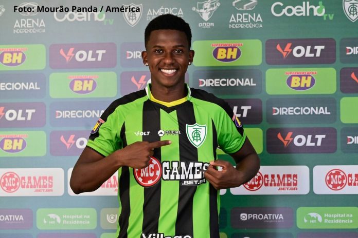 Jhosefer, de Mariana, é apresentado pelo América, revela inspiração e posição preferida