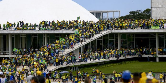 PF prende condenado por roubar réplica da Constituição