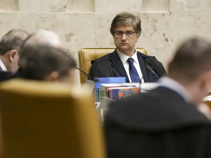 PGR é contra pedido de Bolsonaro para tirar Dino e Zanin de julgamento