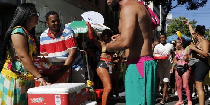 Saiba como evitar golpes durante o carnaval