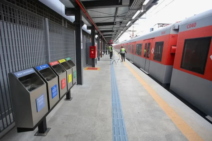 Trem em uma estação da Companhia Paulista de Trens Metropolitanos (CPTM), em São Paulo
