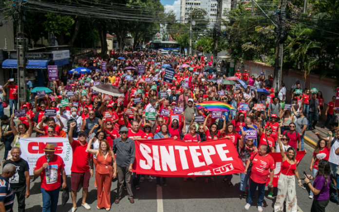 Em Pernambuco, professores das redes públicas municipais e estadual cruzam os braços nesta quarta-feira (23) – Brasil de Fato