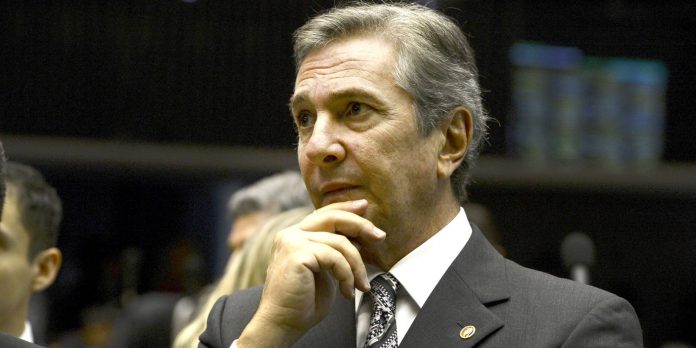 Fernando Collor é preso, em cumprimento de decisão do STF