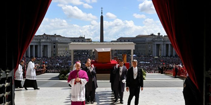 Funeral do Papa Francisco reúne cerca de 250 mil pessoas