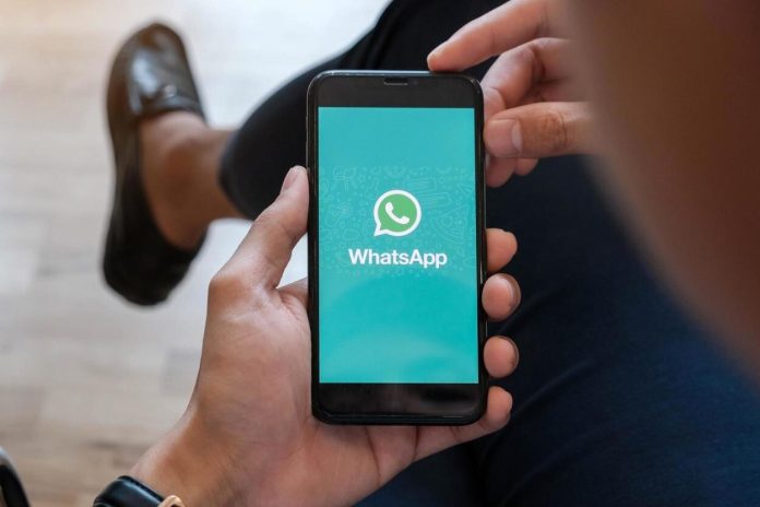 Justiça anula justa causa por figurinhas no WhatsApp e garante direitos a trabalhador em BH