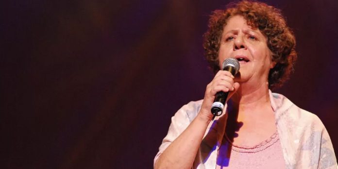 Morre Cristina Buarque, a voz suave do samba
