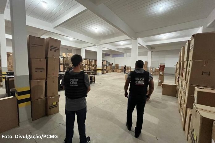 Polícia apreende mais de 7 mil pares de tênis com suspeita de falsificação em MG