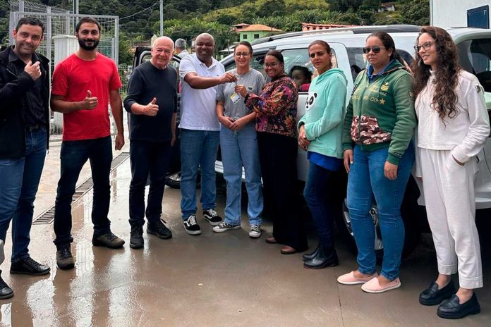 Vereador entrega veículo para o Posto de Saúde da Serra do Siqueira