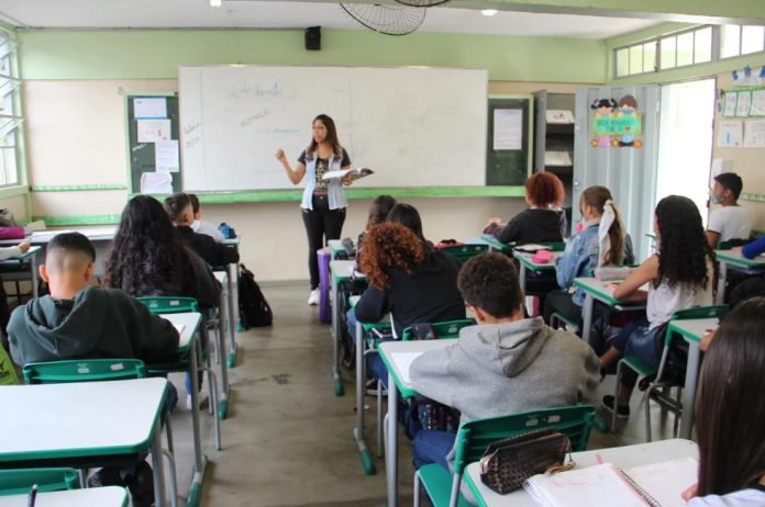 Agência Minas Gerais | Governo de Minas sanciona reajuste para professores da educação básica 
