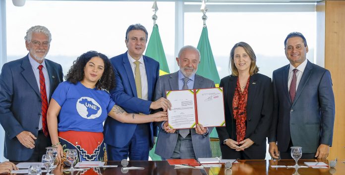 Ensino à distância no Brasil é falsa democratização, defende professor da USP – Brasil de Fato