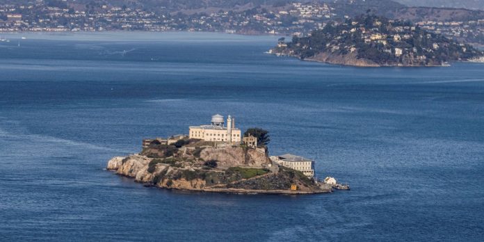 Giro Internacional: Trump diz que pretende reabrir prisão de Alcatraz