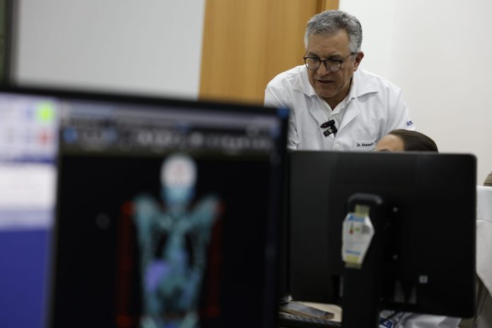 Governo Lula prepara ‘Mais Especialistas’ repaginado para reduzir tempo de espera por especialidades no SUS – Brasil de Fato