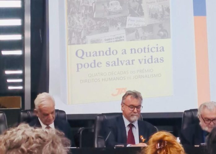 Livro conta como o jornalismo pode salvar vidas ao revisitar quatro décadas de reportagens premiadas