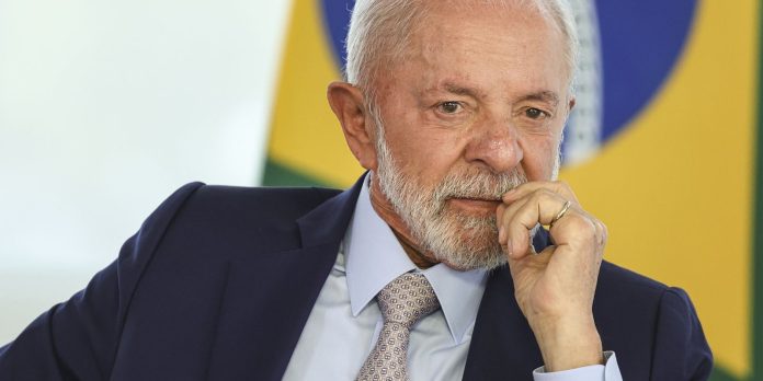 Lula participa do velório do ex-presidente do Uruguai Pepe Mujica