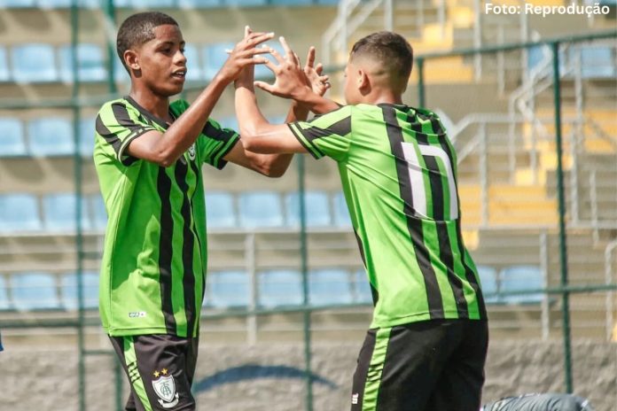 Peneira do América-MG reúne 263 atletas em Mariana