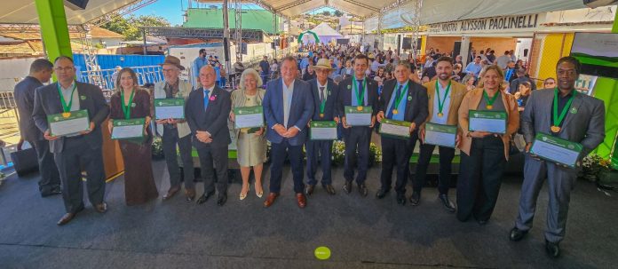 Agência Minas Gerais | Governo de Minas entrega Medalha Ministro Alysson Paolinelli a personalidades e instituições do setor agropecuário