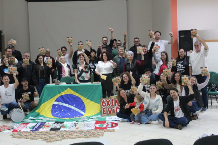 Livro lançado em Francisco Beltrão (PR) apresenta trabalhos com a juventude e projeta ações