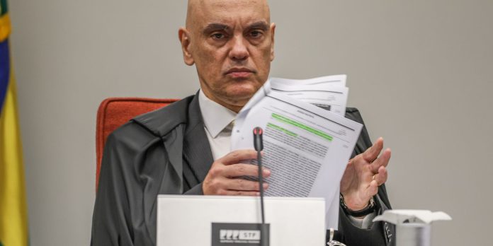 Moraes vota por responsabilizar redes sociais por conteúdo postado