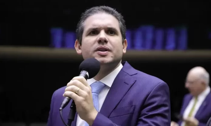 Motta diz que vai levar ao plenário perda do mandato de Carla Zambelli