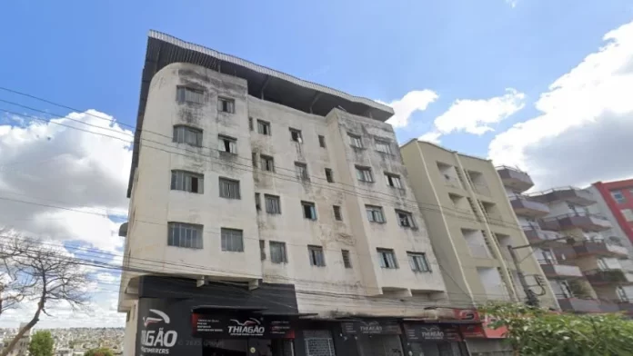 Mulher salta de prédio para escapar de agressões do companheiro em Divinópolis