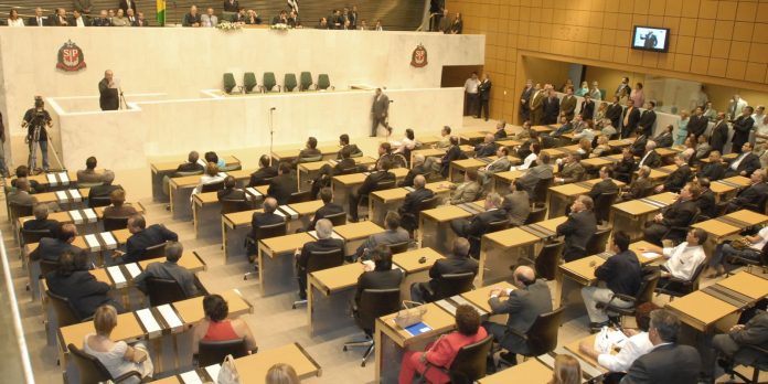 PF investigará ameaças de morte e estupro feitas a deputadas de SP