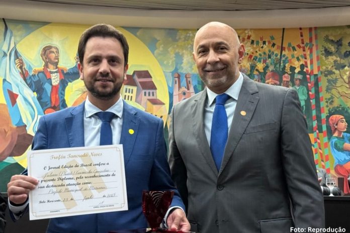 Prefeito de Mariana recebe Troféu Tancredo Neves 2025