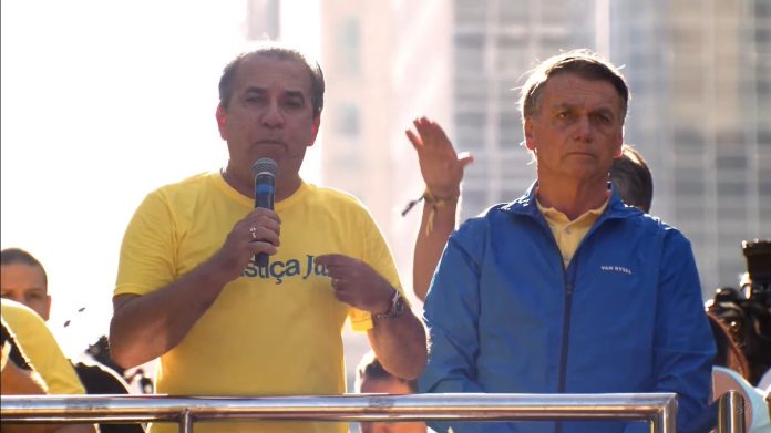 Réu no STF por golpe de Estado, Bolsonaro desafia Justiça e encena campanha para 2026 em ato na Paulista