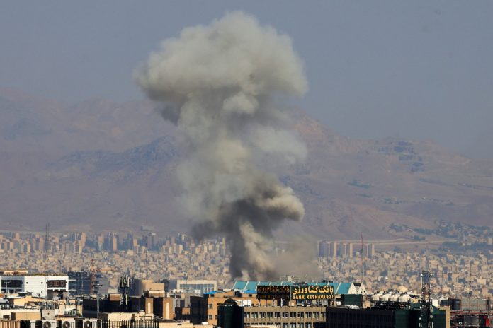 Sobe para 14 o número de mortos em Israel neste domingo (15); óbitos em Teerã chegam a 80