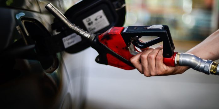 AGU pede investigação de distribuidores e revendedores de combustíveis