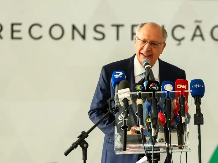 Comitê do governo para discutir resposta à tarifa de Trump inicia trabalhos e tem reuniões com indústria e agro nesta terça (15)