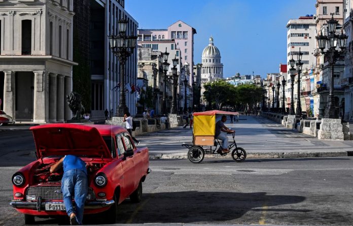 Desafio de Cuba é retomar o crescimento econômico sem perder conquistas sociais, diz pesquisador