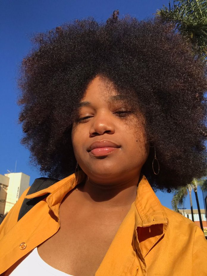 'Foi racismo': sistema de identificação do DF apaga cabelo de jovem negra  