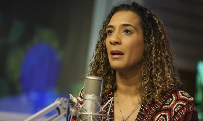 'Lamentável e dilacerante', diz Anielle Franco sobre morte de jovem por polícia