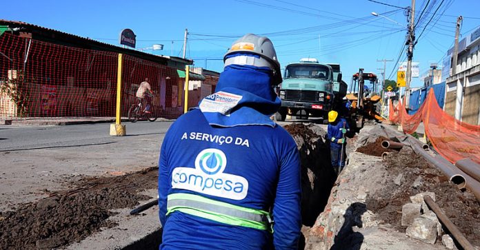 No Recife, trabalhadores da Compesa protestam nesta terça (1º) contra a ‘privatização’ da empresa