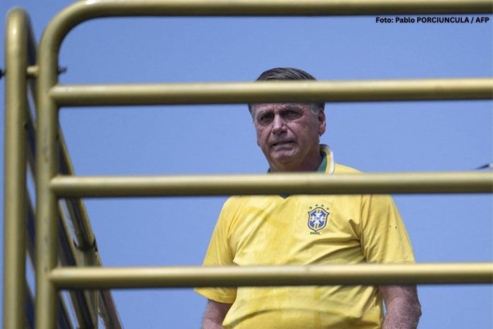 Bolsonaro é colocado em prisão domiciliar por decisão de Moraes