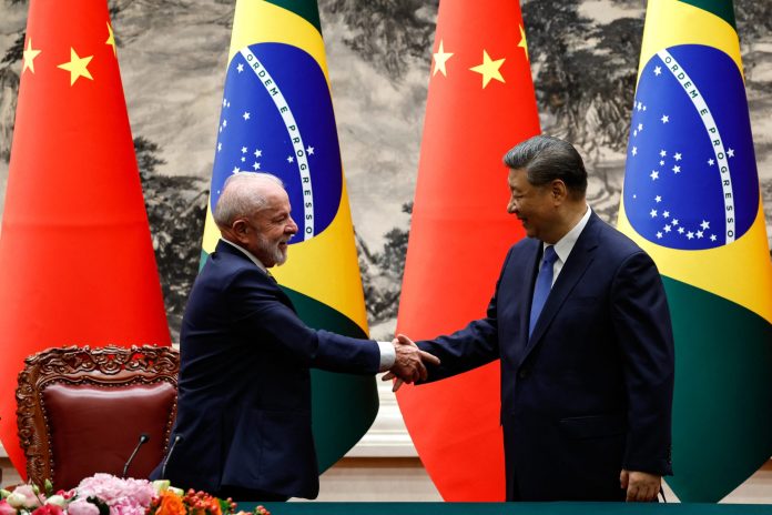 Em meio a tarifaço, Xi Jinping conversa com Lula e reforça apoio ao Brasil contra 'intimidação unilateral'