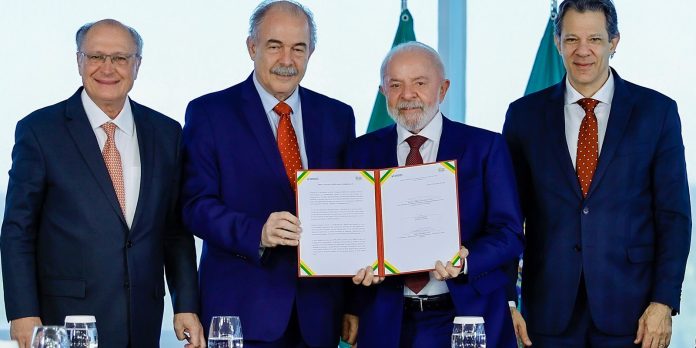 Governo federal anuncia credito de R$12 bilhões para a indústria 4.0