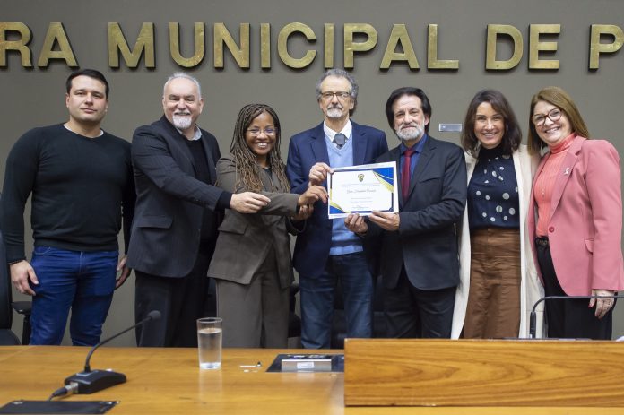Grupo Hospitalar Conceição recebe homenagem por seus 65 anos na Câmara de Vereadores de Porto Alegre