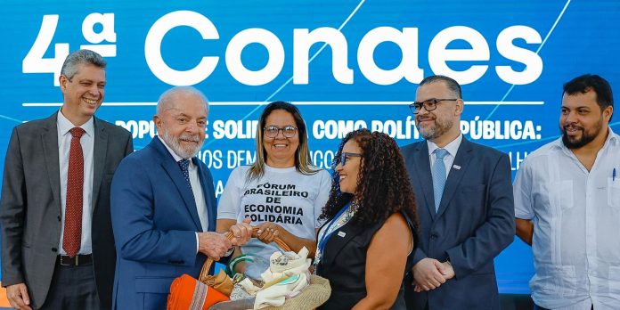 Lula cobra consenso para regulamentação da lei de economia solidária