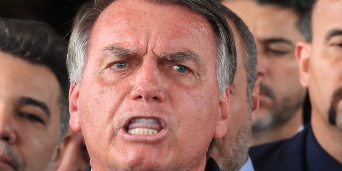 Moraes decreta prisão domiciliar e apreensão na casa de Bolsonaro