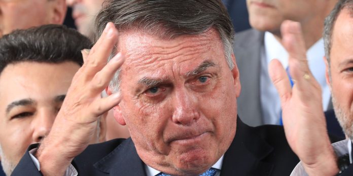Moraes pede data de julgamento de Bolsonaro e mais sete aliados