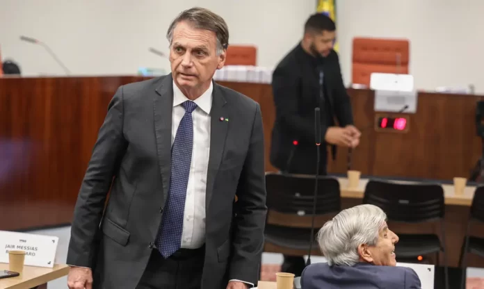 'Novo indiciamento de Bolsonaro não muda curso do julgamento da 'trama golpista', avalia criminalista